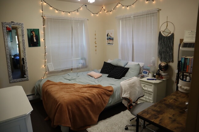 Bed 3 - 168 N Tratt St