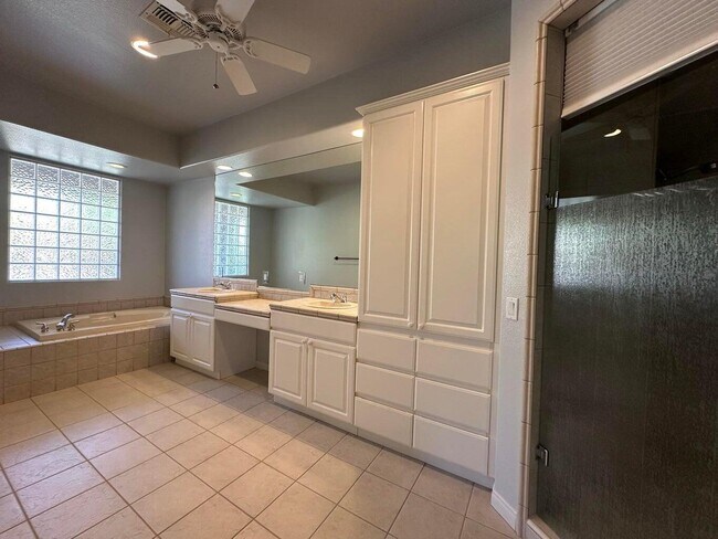 Building Photo - 40589 Palm Ct