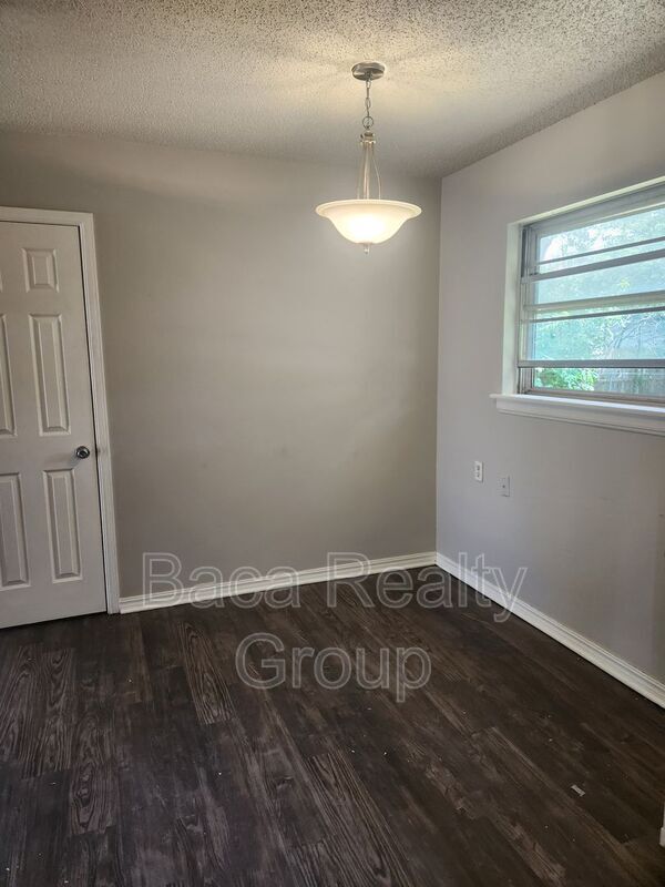 Building Photo - 500 Clearview Dr