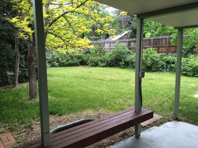 Building Photo - 4 BR, 3 FULL BATHS, Great TABLE MESA Neigh...