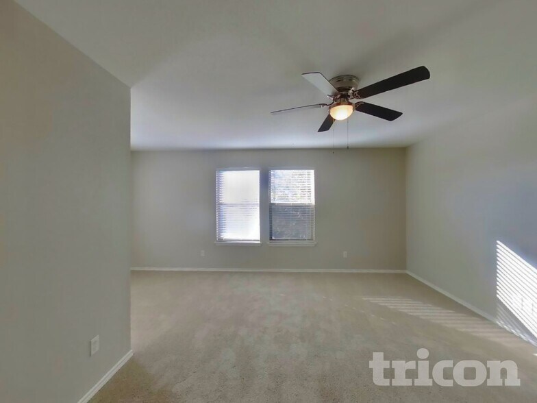 Building Photo - 2310 Cats Paw View