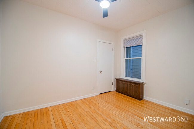 Building Photo - 4037 N Hamlin Ave