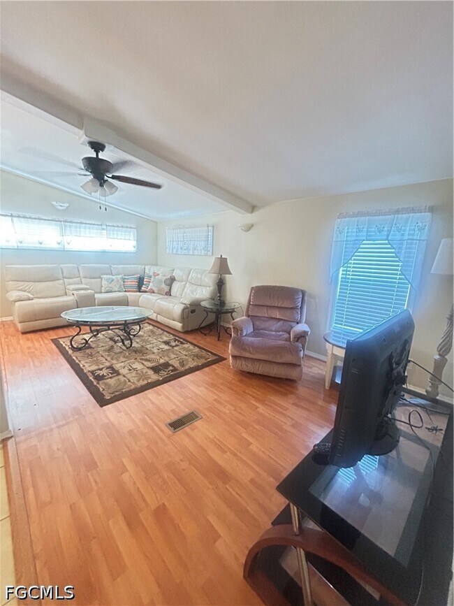 Building Photo - 611 Sunset Ln