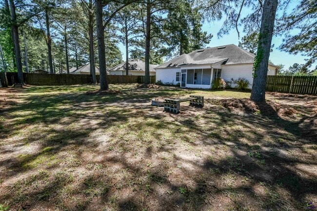 Building Photo - 104 Newport Ave