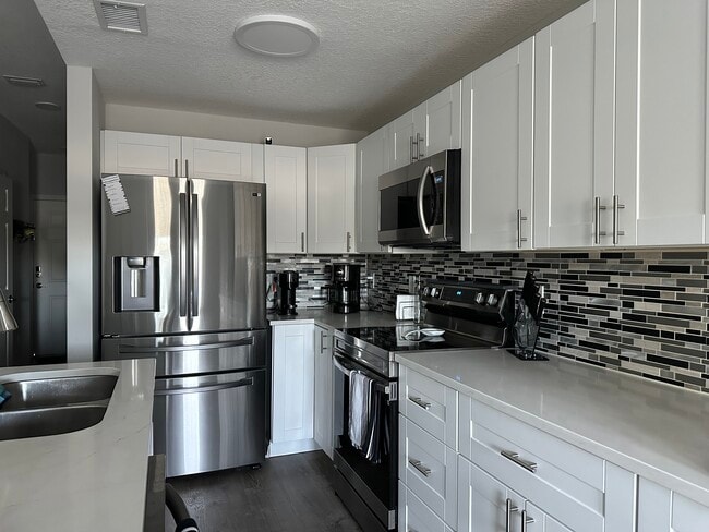 Building Photo - 4350 Tyler Cir N