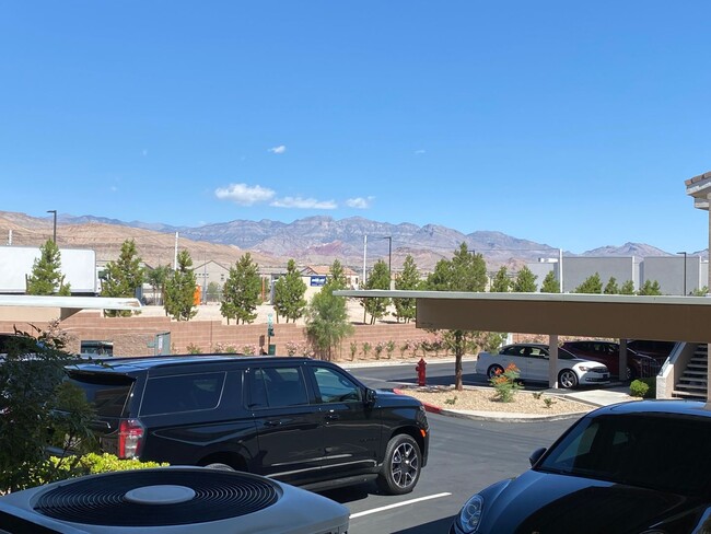 Building Photo - Welcome Home! Gorgeous Upgraded 1231 Sq Ft...