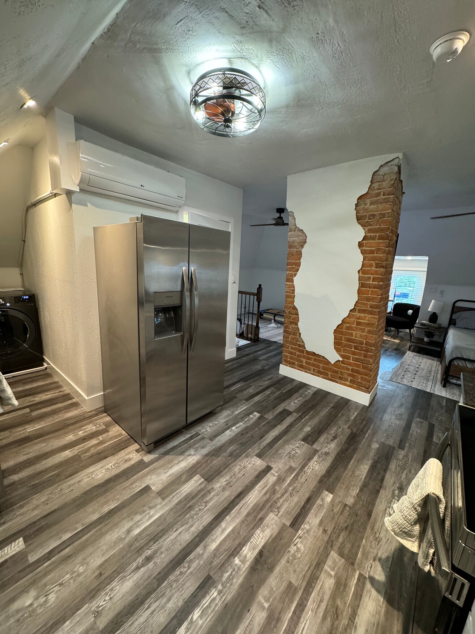 Apt 3 Studio - 664 New Castle Road