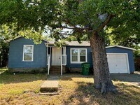 Building Photo - 702 S College St