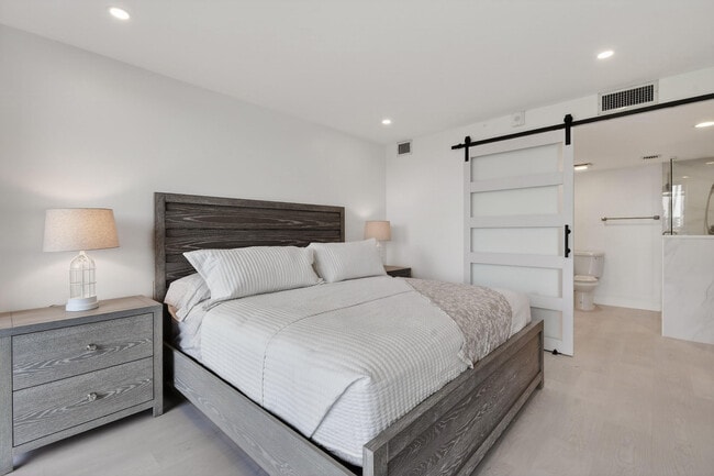 Building Photo - 301 S Seas Dr