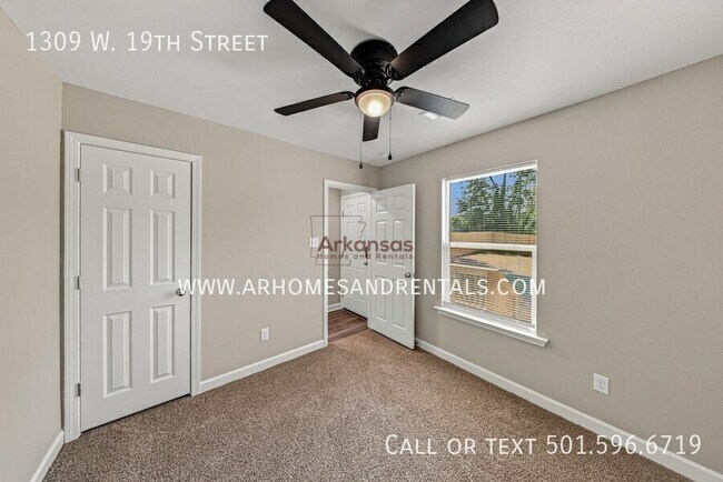 Building Photo - 1309 W 19th St