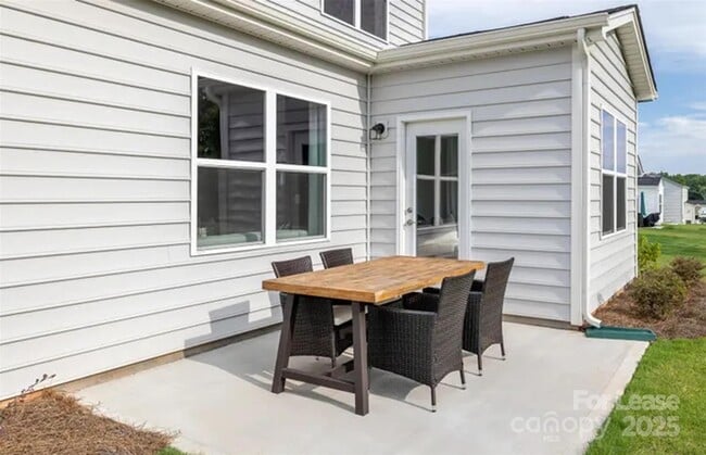 Building Photo - 19016 Yellow Birch Dr