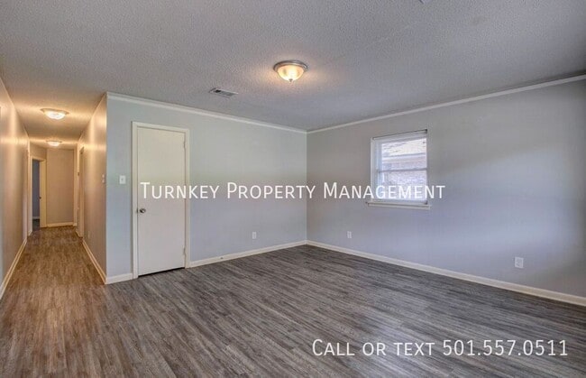 Building Photo - 6806 Brookview Dr