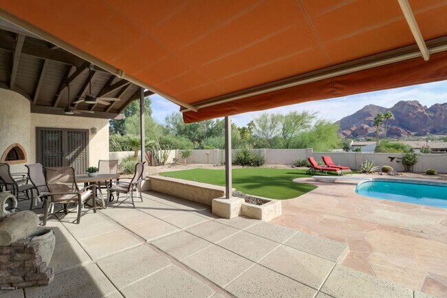 Building Photo - Beautiful 5 bed/4 bath + Den in Desirable Paradise Valley
