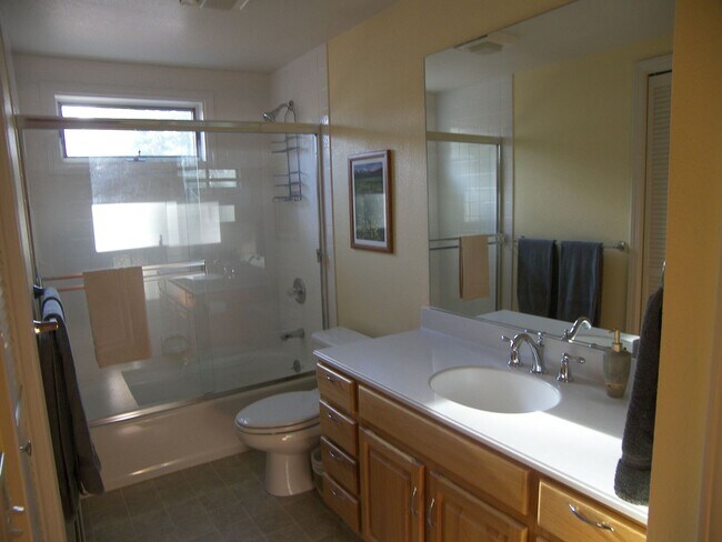 Building Photo - 1 Bedroom in McCloud!  2 Blocks from Incline Beach!