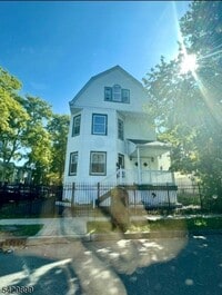 Building Photo - 15 9th Ave
