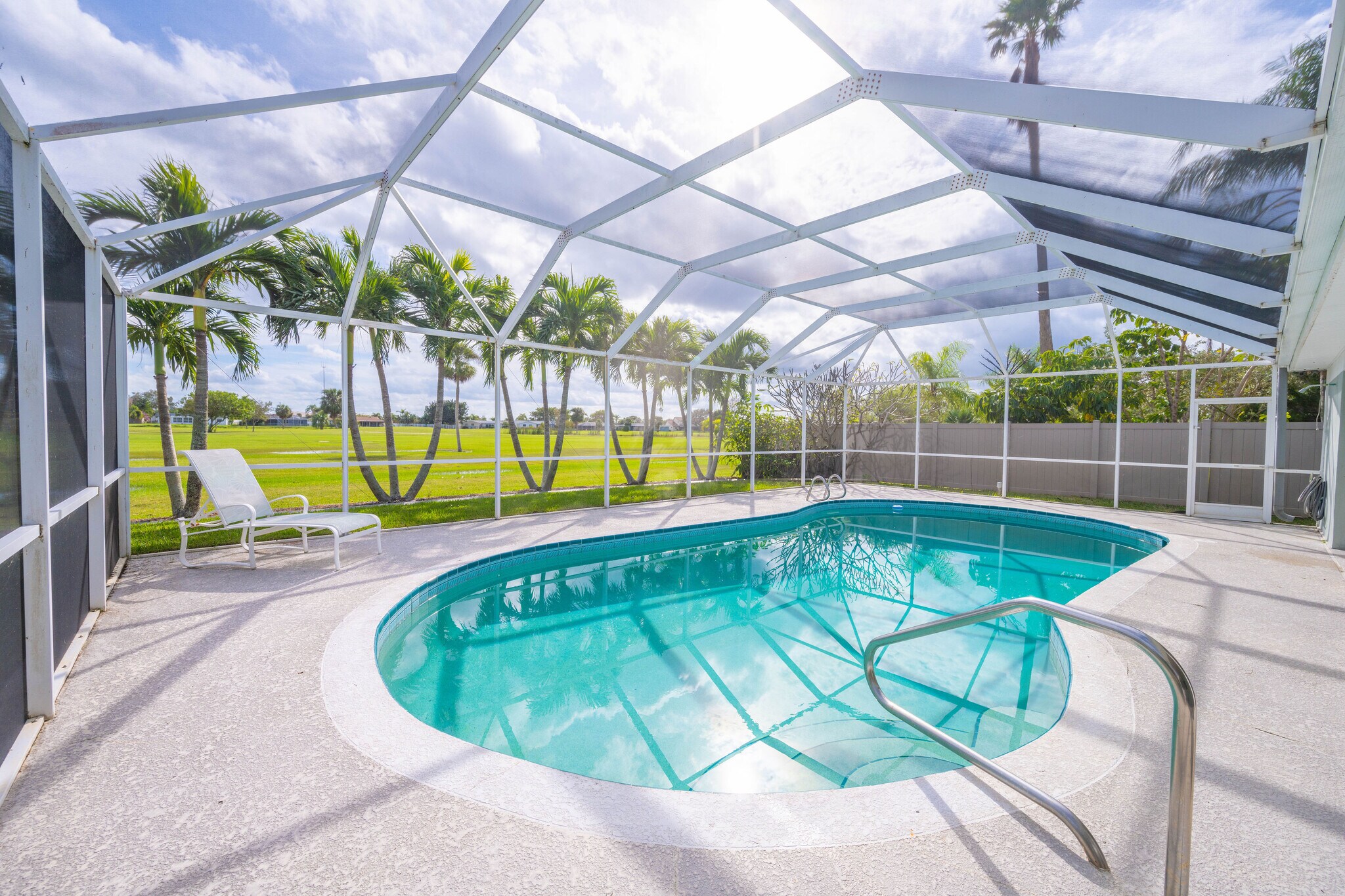 Building Photo - 6 Country Club Rd