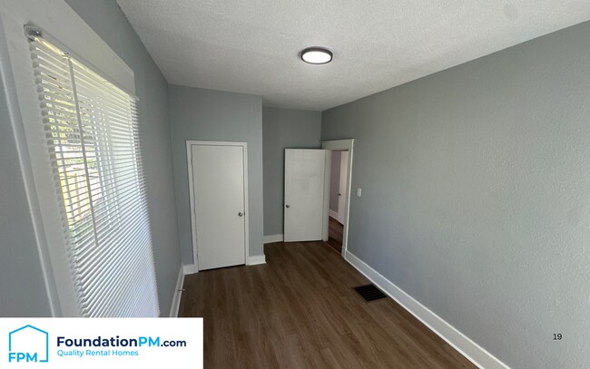 Building Photo - 1688 Glenview Ave