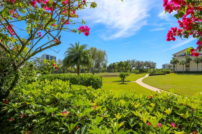 Building Photo - Live the Naples Lifestyle – Elegant 2BR/2B...