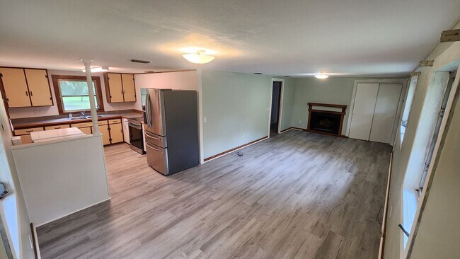 Building Photo - 3 Bedroom 1 Bathroom House