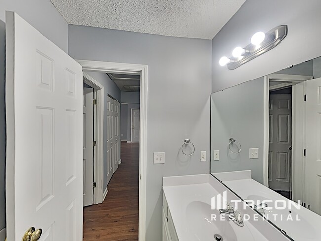 Building Photo - 239 Longshadow Dr
