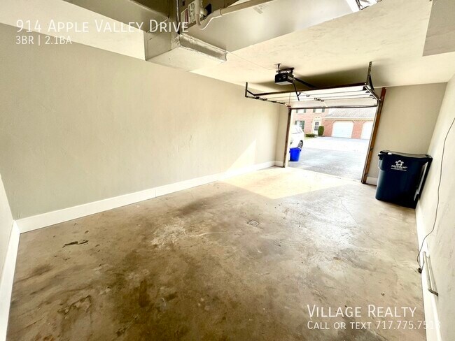 Building Photo - 914 Apple Valley Dr