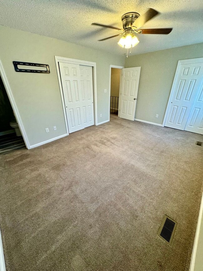 Building Photo - THE LAKES