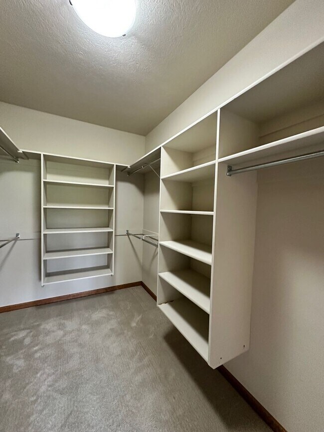 Building Photo - MIE451