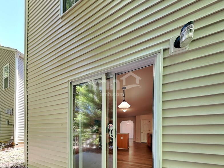 Building Photo - 37 Valleyfield Dr