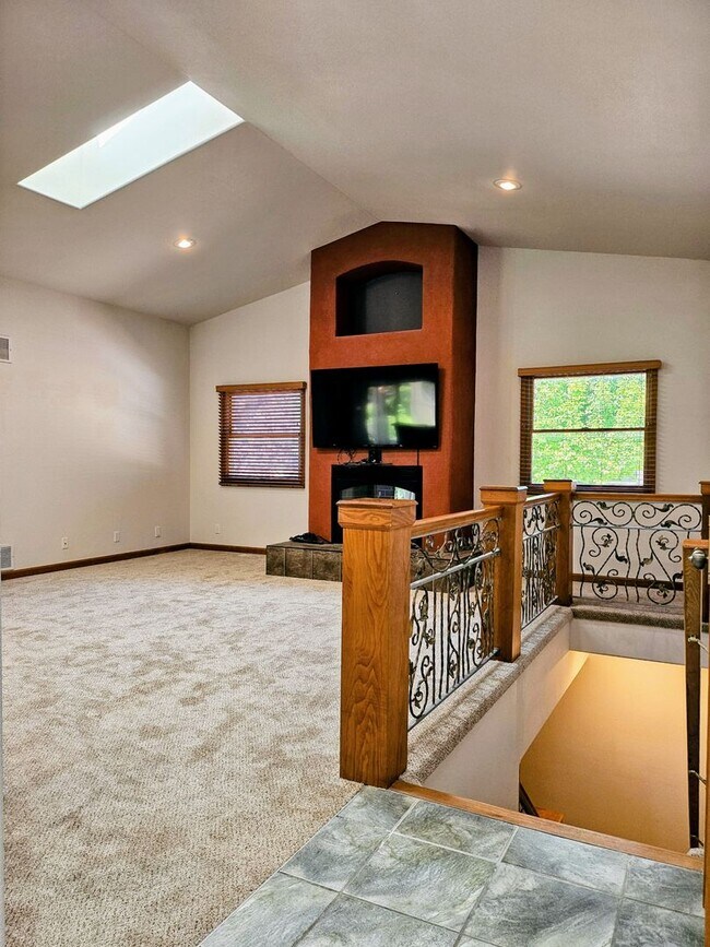 Building Photo - ALL PROSPECTIVE TENANTS MUST SUBMIT A $58 ...