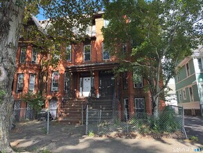 Building Photo - 1266 Park Ave