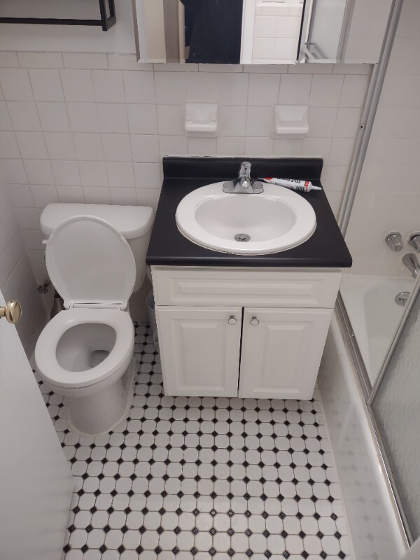 Building Photo - W. 45th St, 9th Ave