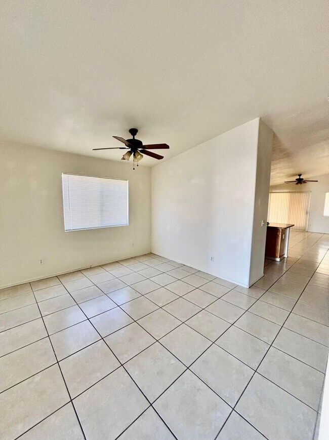 Building Photo - Delightful East Side 3 bedroom/2 bath Home...