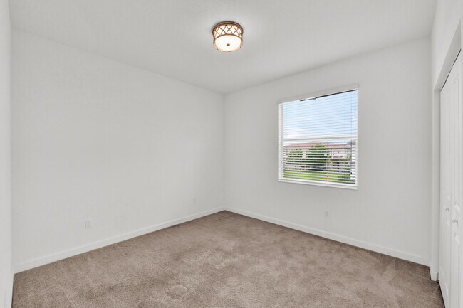 Building Photo - 4989 Navali Dr