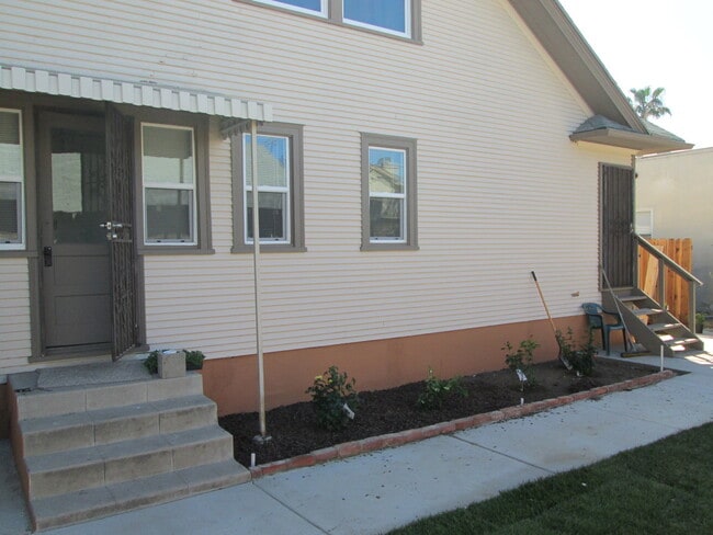 Building Photo - Large 4 Bedroom Craftsman Style Home in No...