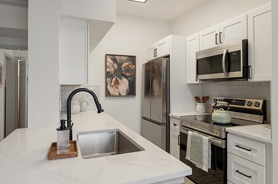 Building Photo - Cortland River Oaks