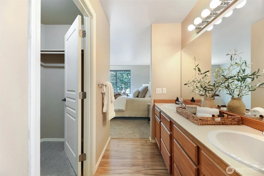 Building Photo - 9323 4th Ave W