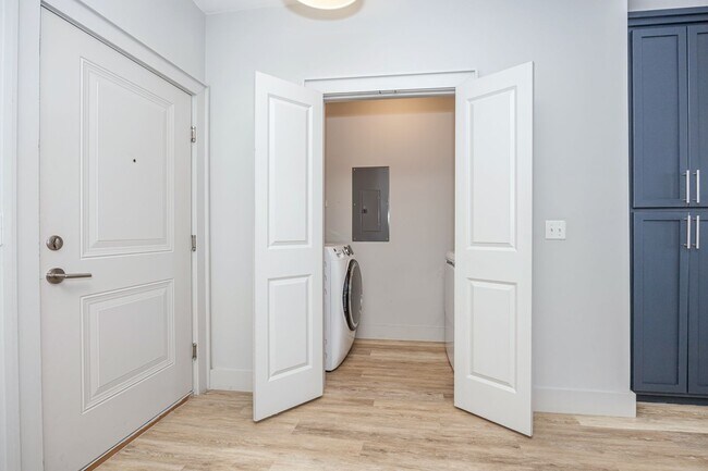 Building Photo - Beautiful 2-Bedroom Condo at The Inlet