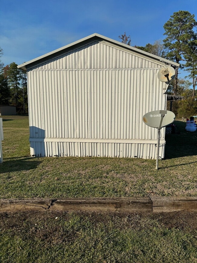Building Photo - Charming 2-Bed, 2-Bath Mobile Home Oasis i...