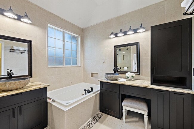 Building Photo - 2106 Rue De St Germaine