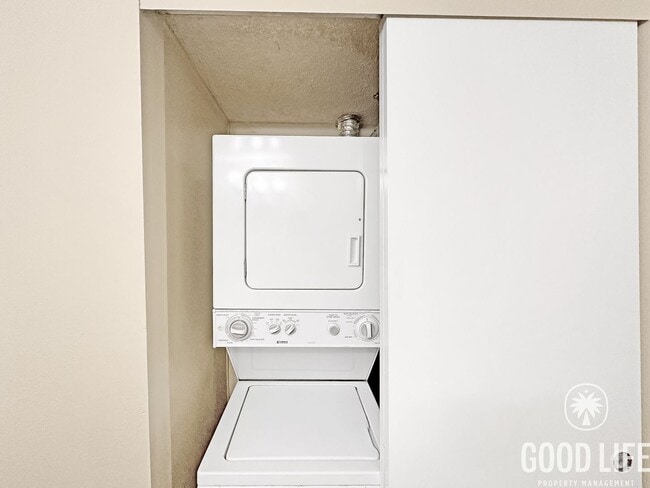 Building Photo - Charming 2-Story Santee Home with Private Patio, In-Unit Laundry & A/C