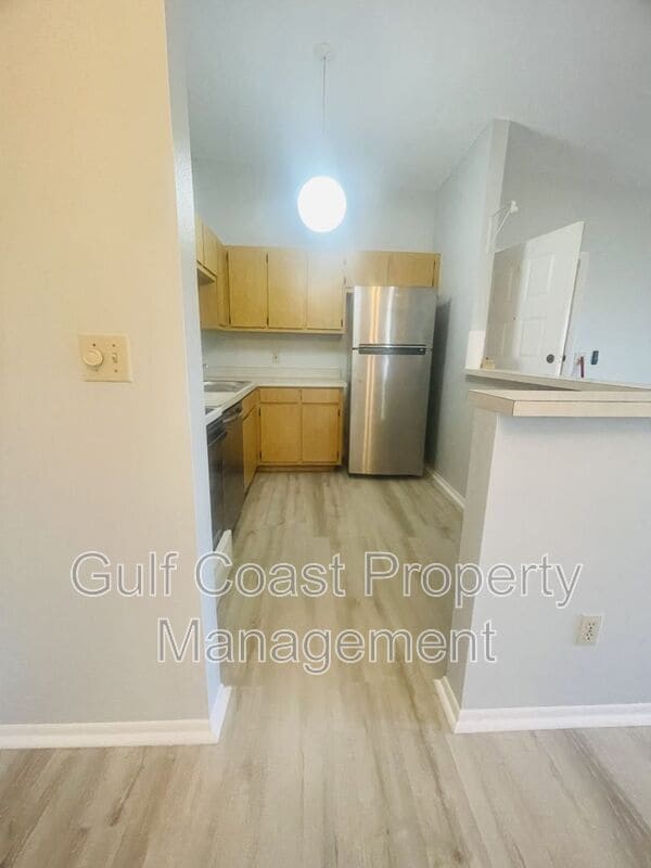 Building Photo - 6492 Royal Woods Dr