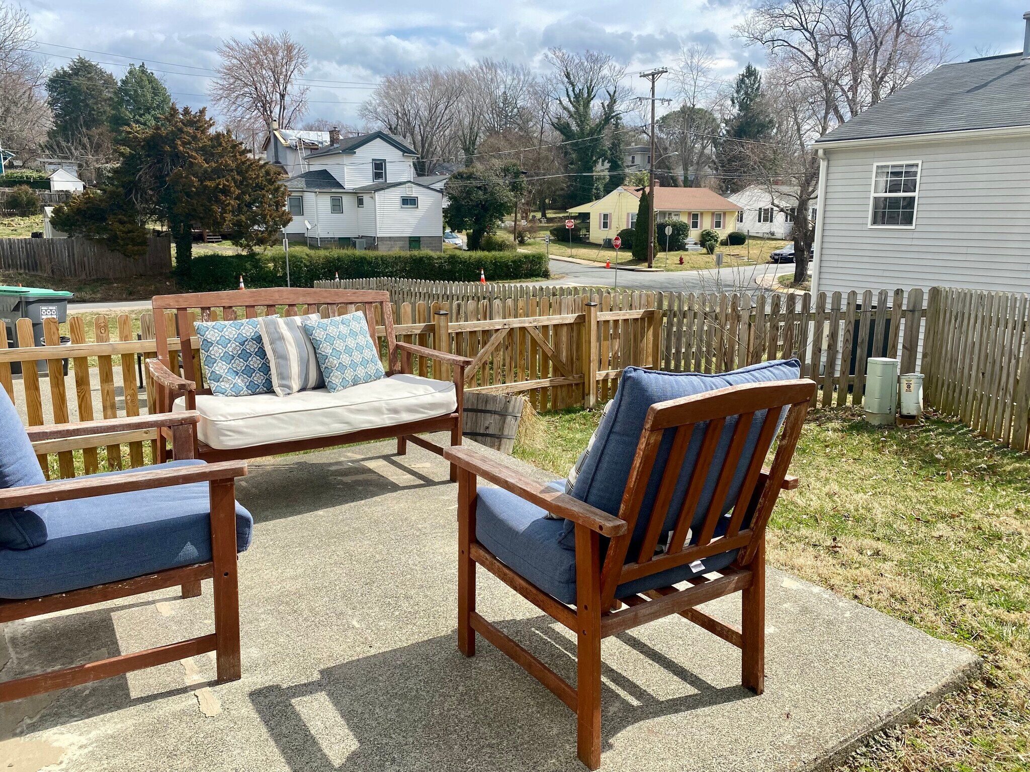 Building Photo - 1102A Grove St