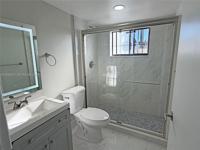 Building Photo - 1331 SW 124th Ct