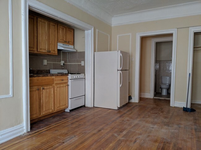 Primary Photo - 46 Anderson St