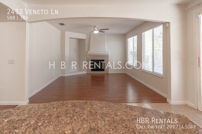 Building Photo - 2417 Veneto Ln