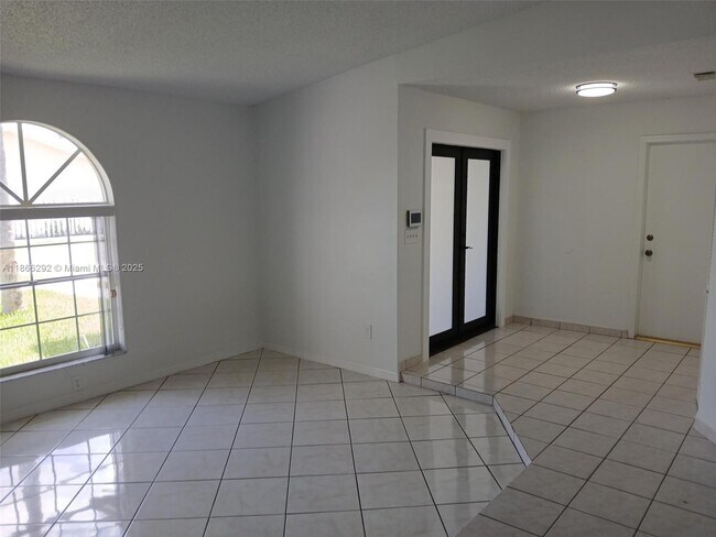 Building Photo - 2424 SW 143rd Pl