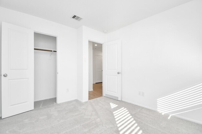 Building Photo - 27010 Breakaway Ln