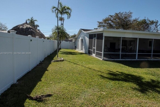 Building Photo - 9731 Bel Aire Dr