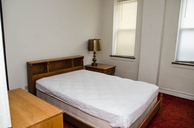 Building Photo - 1650 W Roscoe St