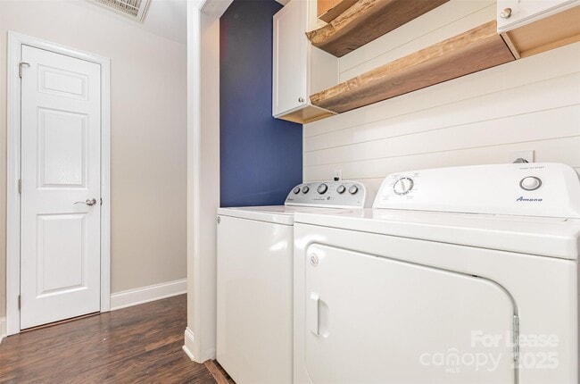 Building Photo - 100 Aurora Ln